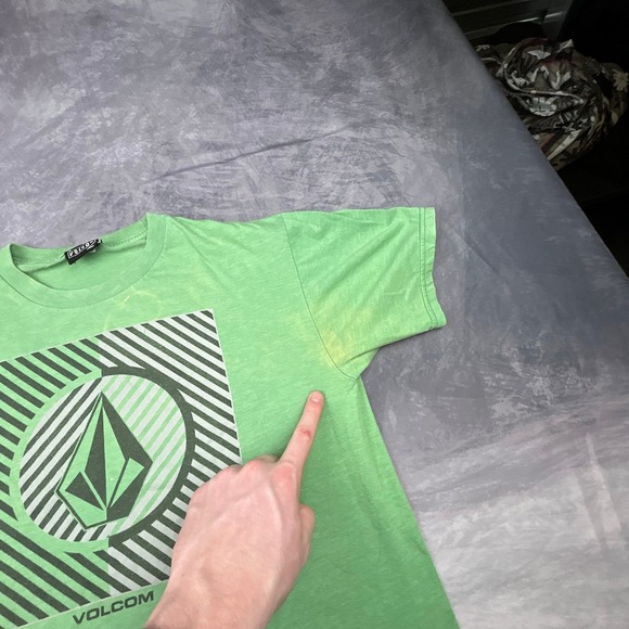 Vintage Volcom Graphic T-Shirt Mens Medium Green Y2K Skater Streetwear 0395 - Picture 5 of 7